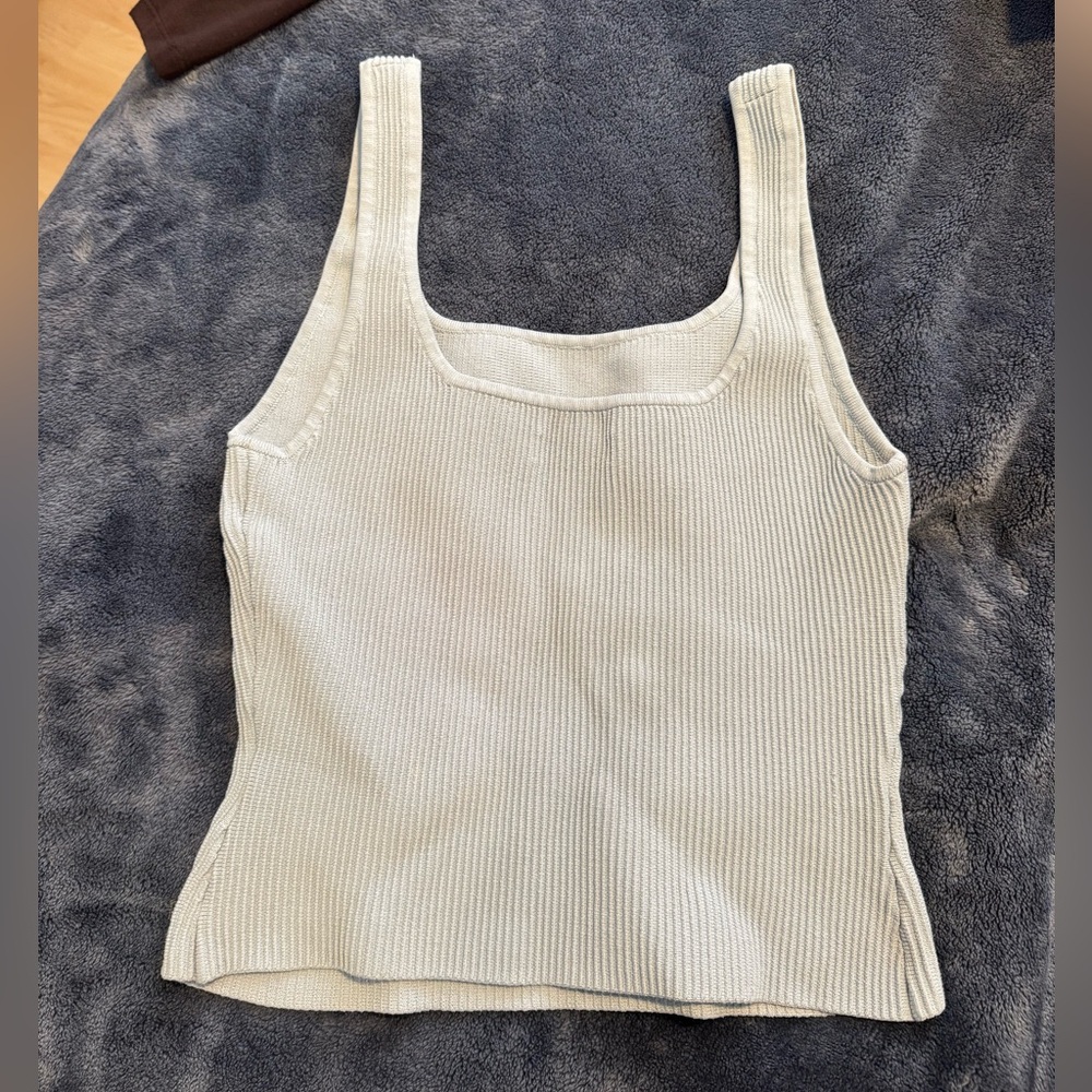 Aritzia Ribbed Knit Tank Top - Picture 3 of 3